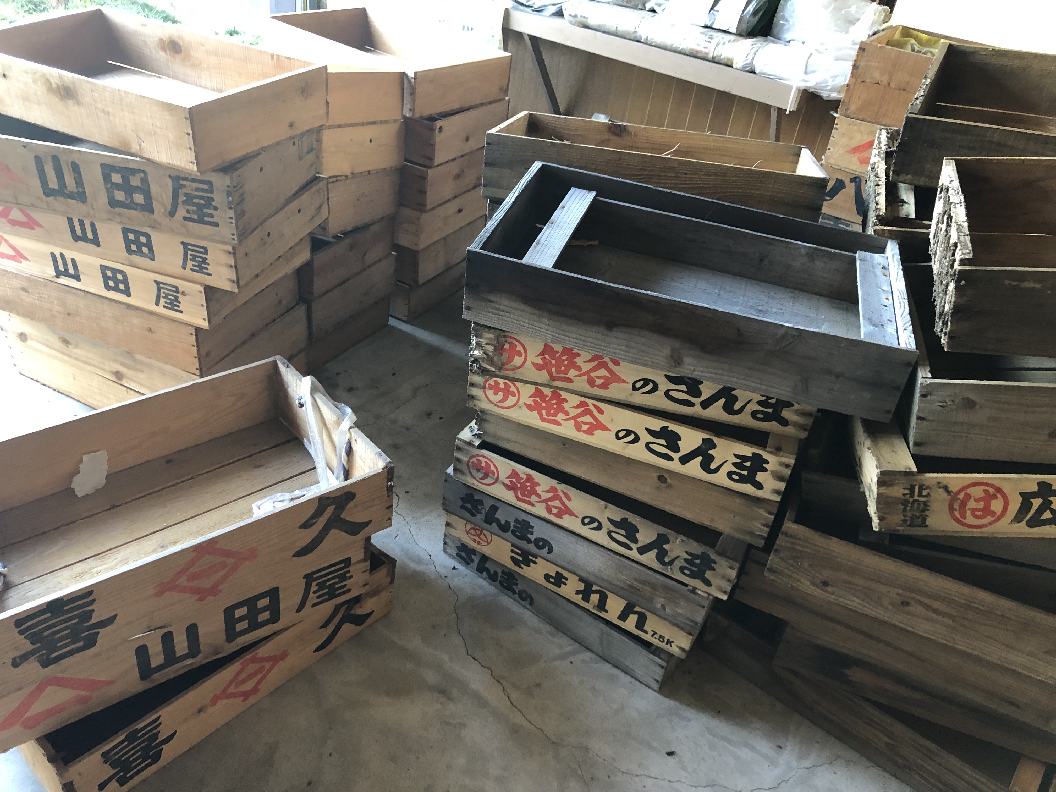 佐賀市で店舗で使う大量のトロ箱を回収しました 佐賀 遺品整理 仏壇供養処分 不用品回収 便利屋住まいるパートナー